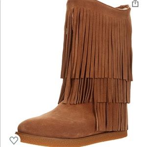 💰ISO💰  Koolaburra Fringe Boot